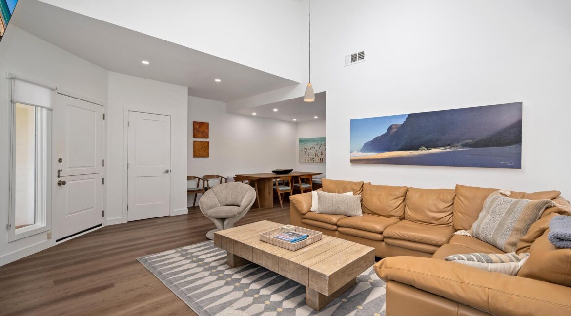 8126 Camino del Sol-03