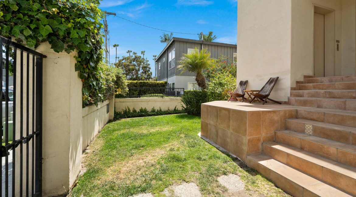 8126 Camino del Sol-33
