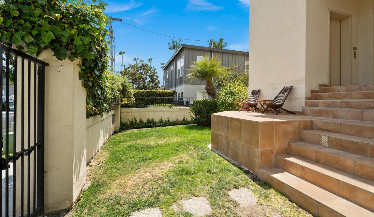 8126 Camino del Sol-33