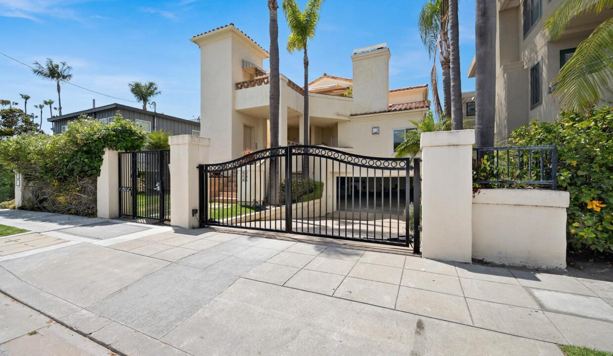8126 Camino del Sol-35